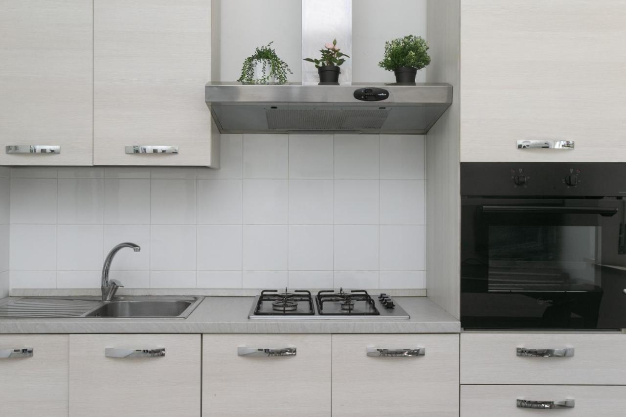 N050 - Numana, Trilocale In Centro Con Portico E Posto Auto Apartment Ngoại thất bức ảnh