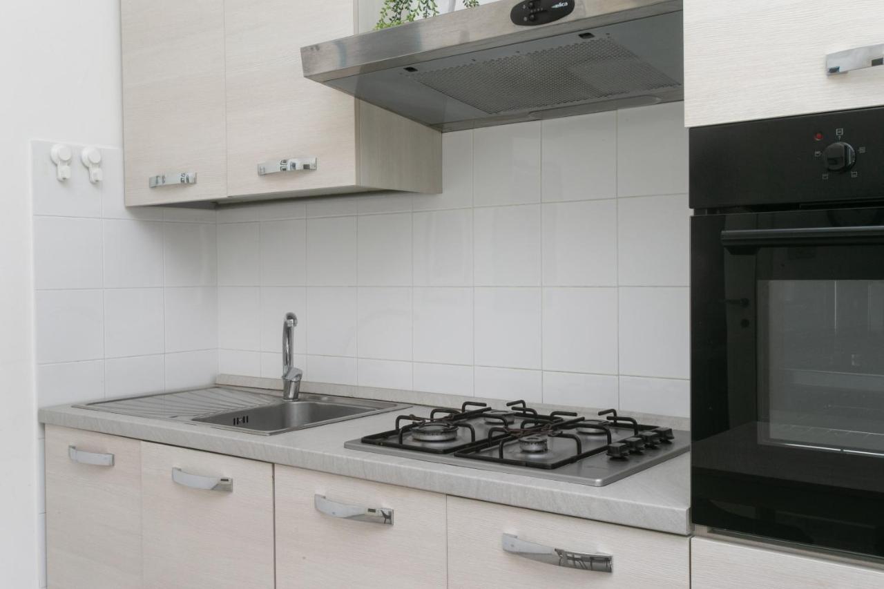 N050 - Numana, Trilocale In Centro Con Portico E Posto Auto Apartment Ngoại thất bức ảnh