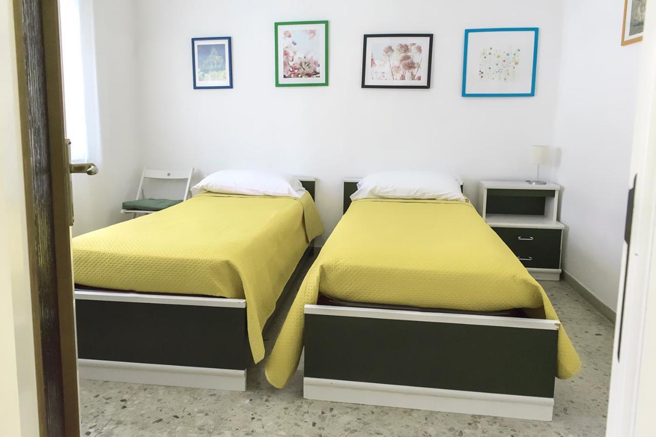 N050 - Numana, Trilocale In Centro Con Portico E Posto Auto Apartment Ngoại thất bức ảnh