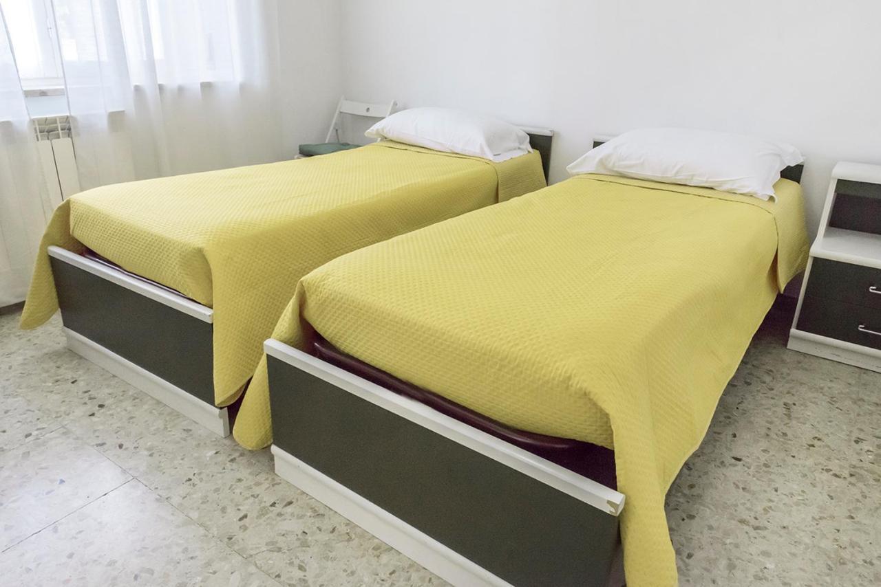 N050 - Numana, Trilocale In Centro Con Portico E Posto Auto Apartment Ngoại thất bức ảnh