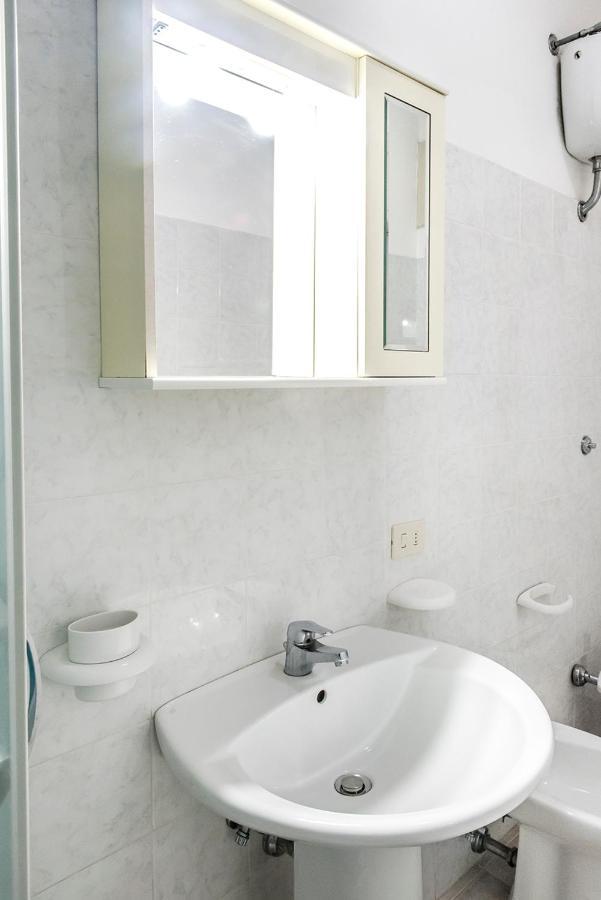 N050 - Numana, Trilocale In Centro Con Portico E Posto Auto Apartment Ngoại thất bức ảnh