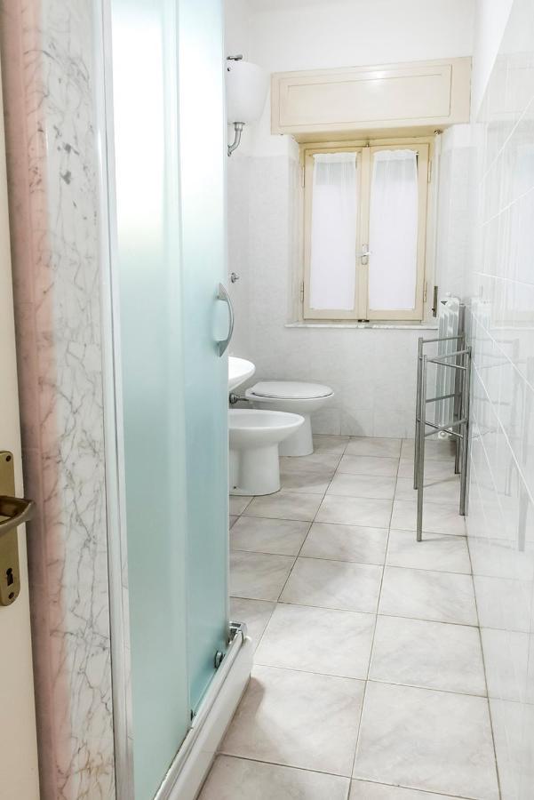 N050 - Numana, Trilocale In Centro Con Portico E Posto Auto Apartment Ngoại thất bức ảnh