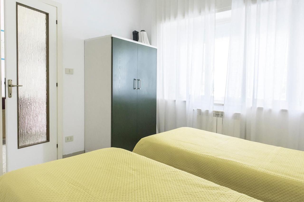 N050 - Numana, Trilocale In Centro Con Portico E Posto Auto Apartment Ngoại thất bức ảnh