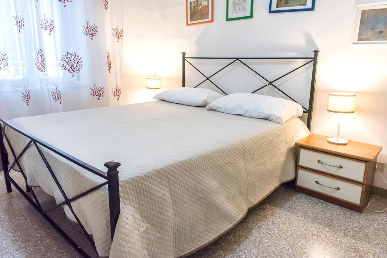 N050 - Numana, Trilocale In Centro Con Portico E Posto Auto Apartment Ngoại thất bức ảnh