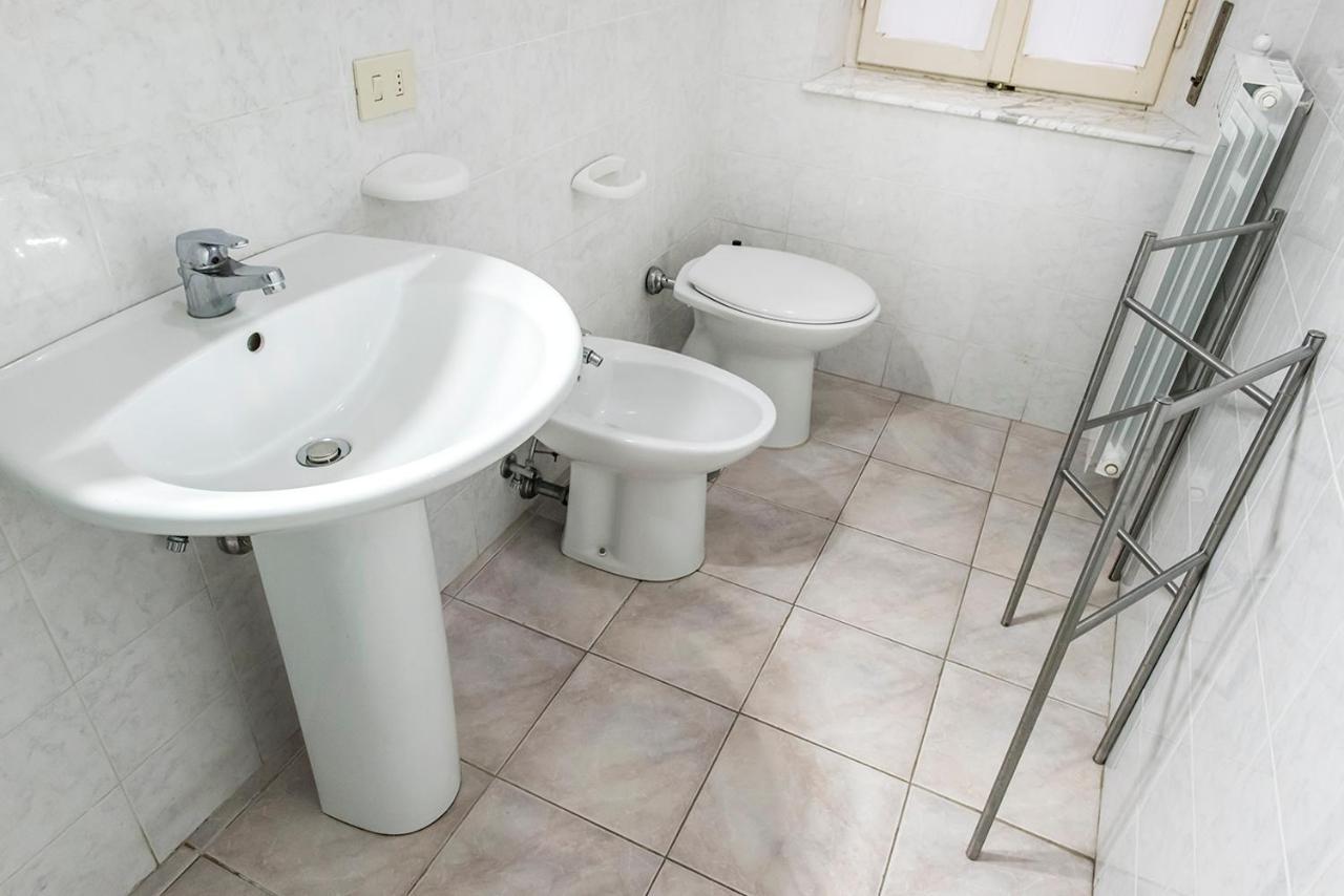 N050 - Numana, Trilocale In Centro Con Portico E Posto Auto Apartment Ngoại thất bức ảnh
